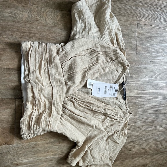 Tan linen Zara top from Italy - Picture 3 of 4